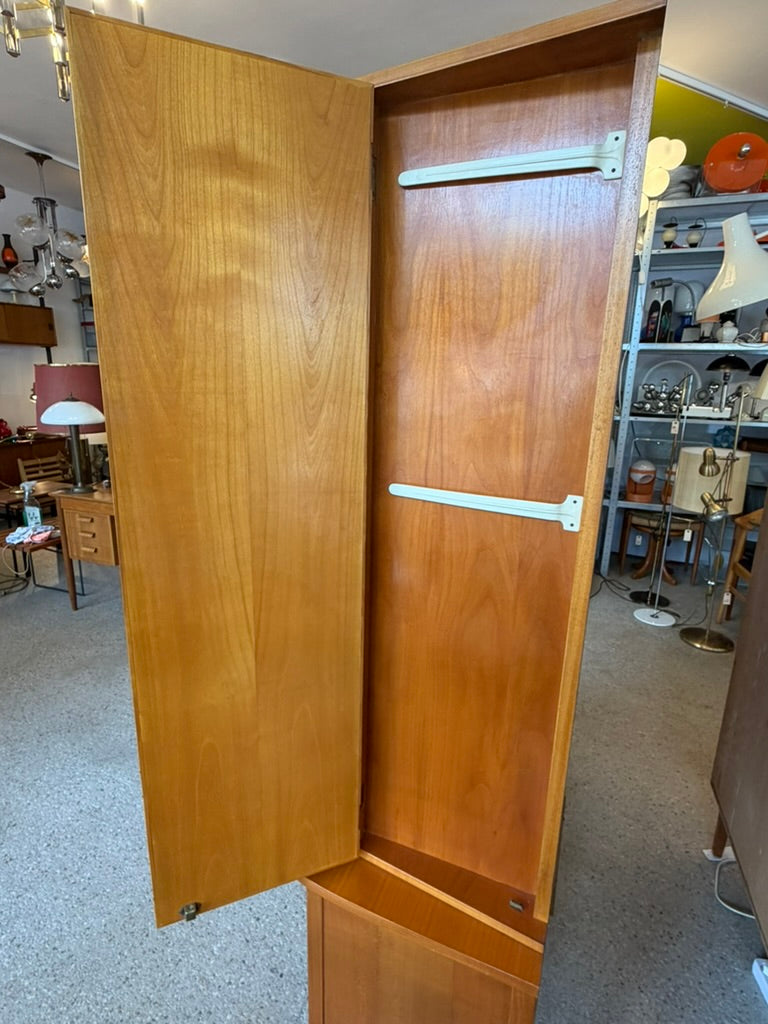 Mid Century Design Schrank aus Esche und Teakholz, mit versteckten Krawattenfächern, Deutschland 1950er