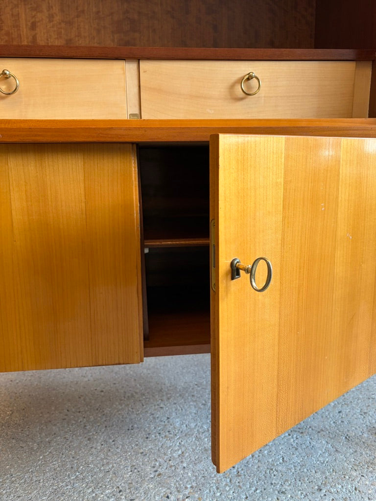 Mid Century Design Schrank aus Esche und Teakholz, mit versteckten Krawattenfächern, Deutschland 1950er