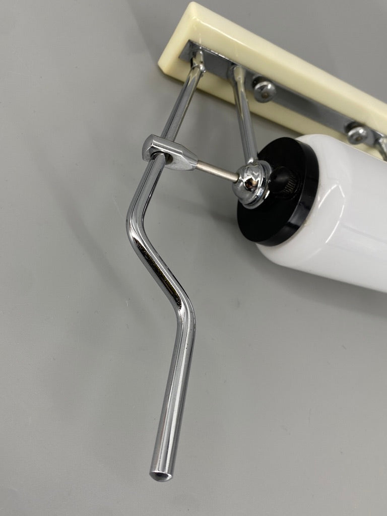 Einhand Seifenspender im Bauhaus / Art Deco Design