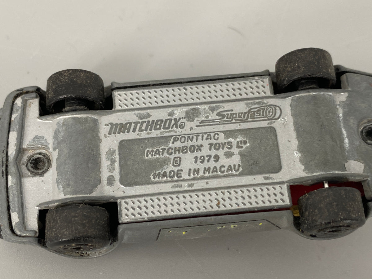 3 Modellautos von Matchbox und Majorette, 2x Camel Trophy, Land Rover Defender 90 & Toyota  Land Cruiser FJ40 sowie eine Pontiac Firebird Trans Am