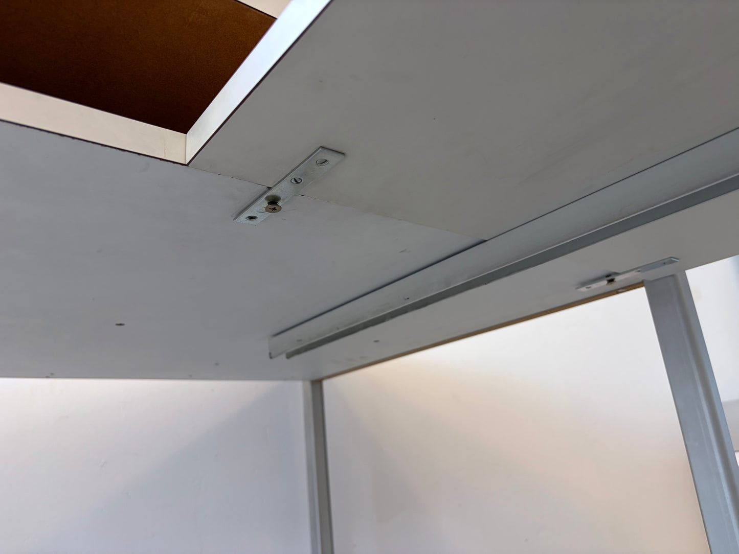 Schreibtisch mit Schreibmaschinenerweiterung von Dieter Rams für das Program 570 von Vitsoe, Deutschland um 1980