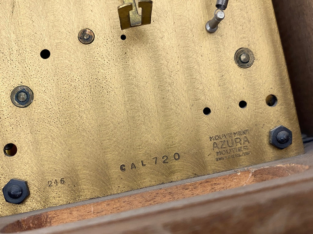 Reich verzierte Cartelwanduhr im französischen Rokoko-Stil von Azura, Schweiz, Mitte des. 20 Jhd.