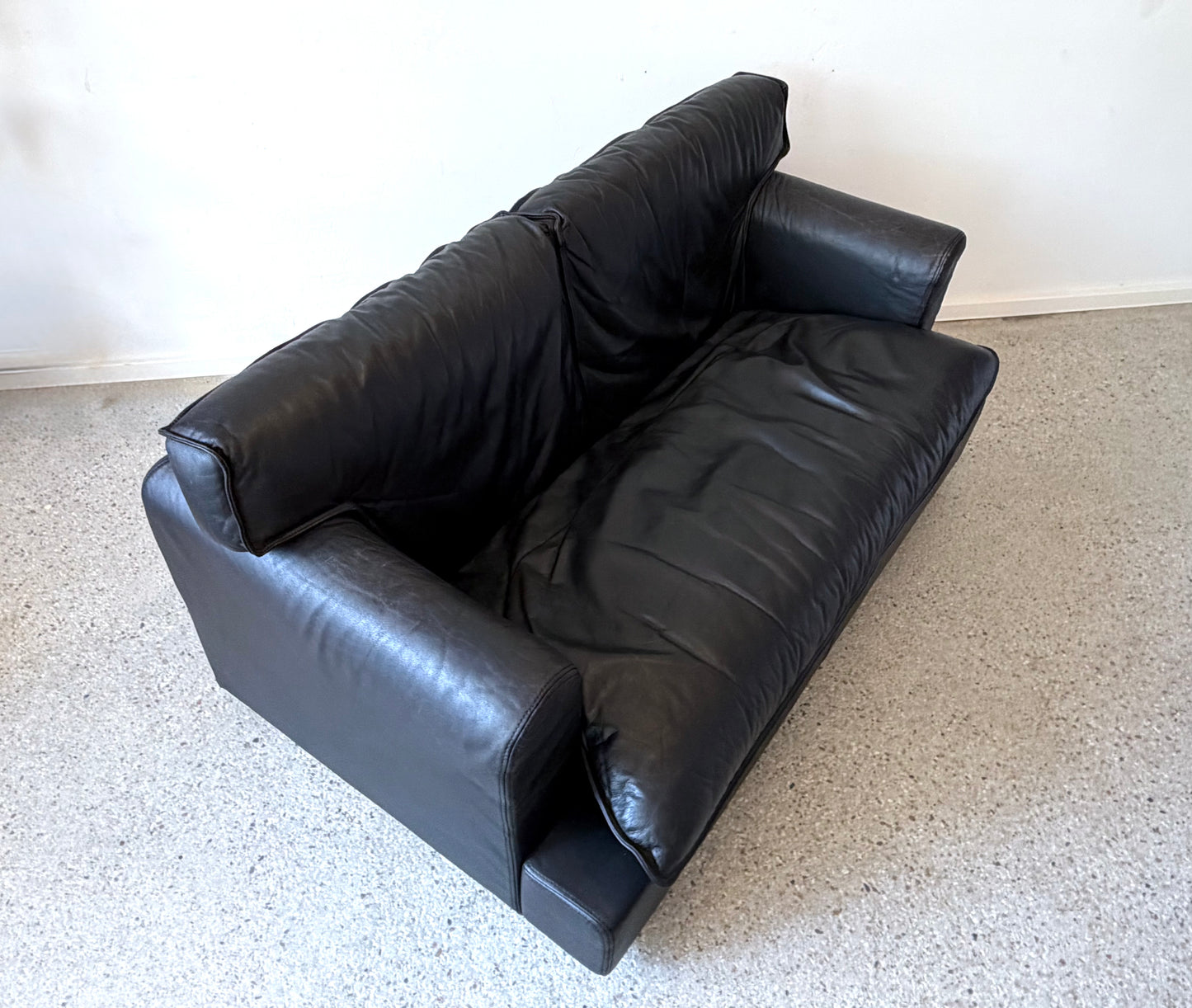Seltenes schwarzes Ledersofa, 2-Sitzer, von Arcon Italia, Italien 1980er