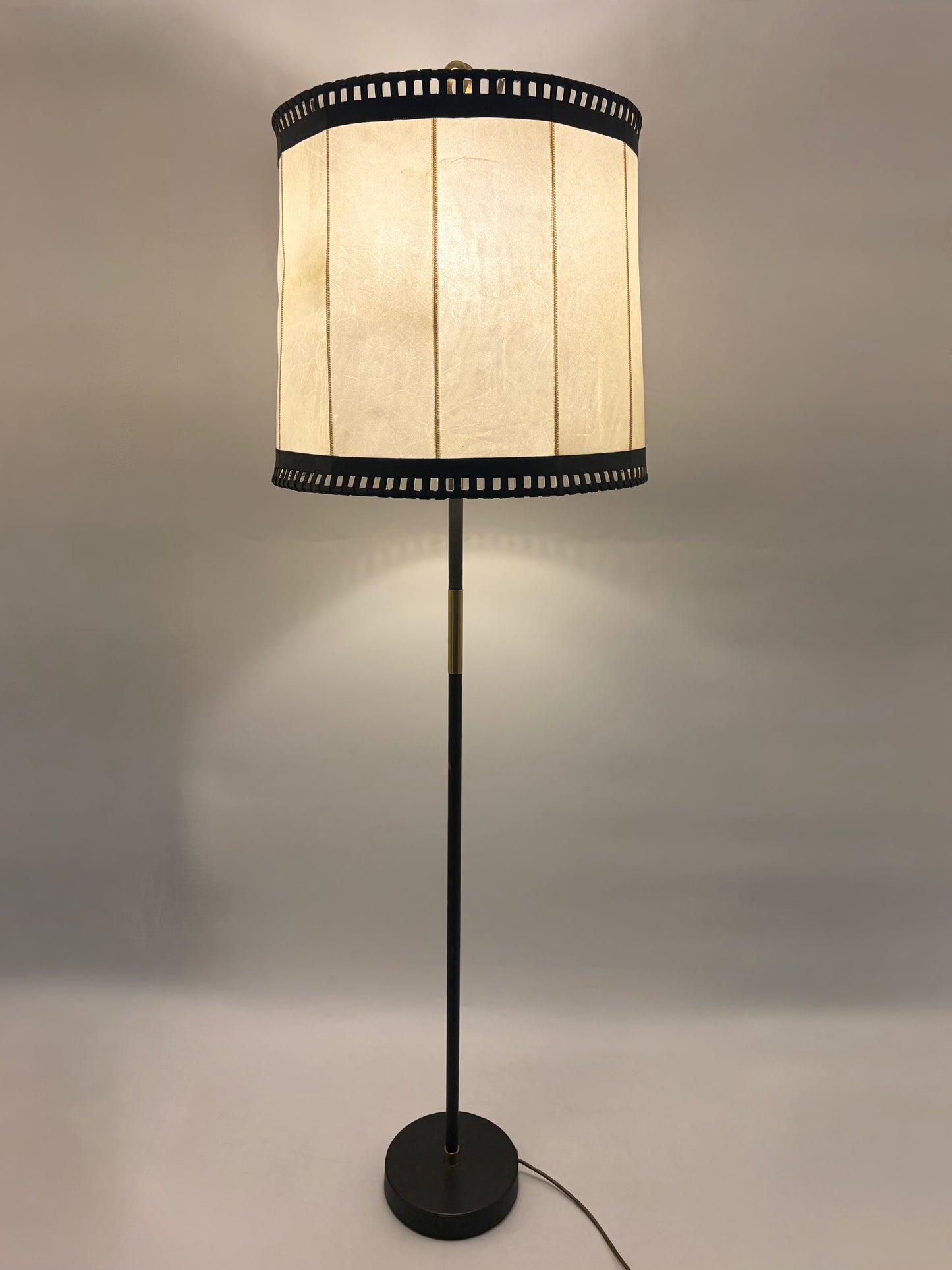 Seltene Mid Century Design Stehlampe von Charlotte Wawer Leuchten, mit Leder bezogen, Deutschland 1950er