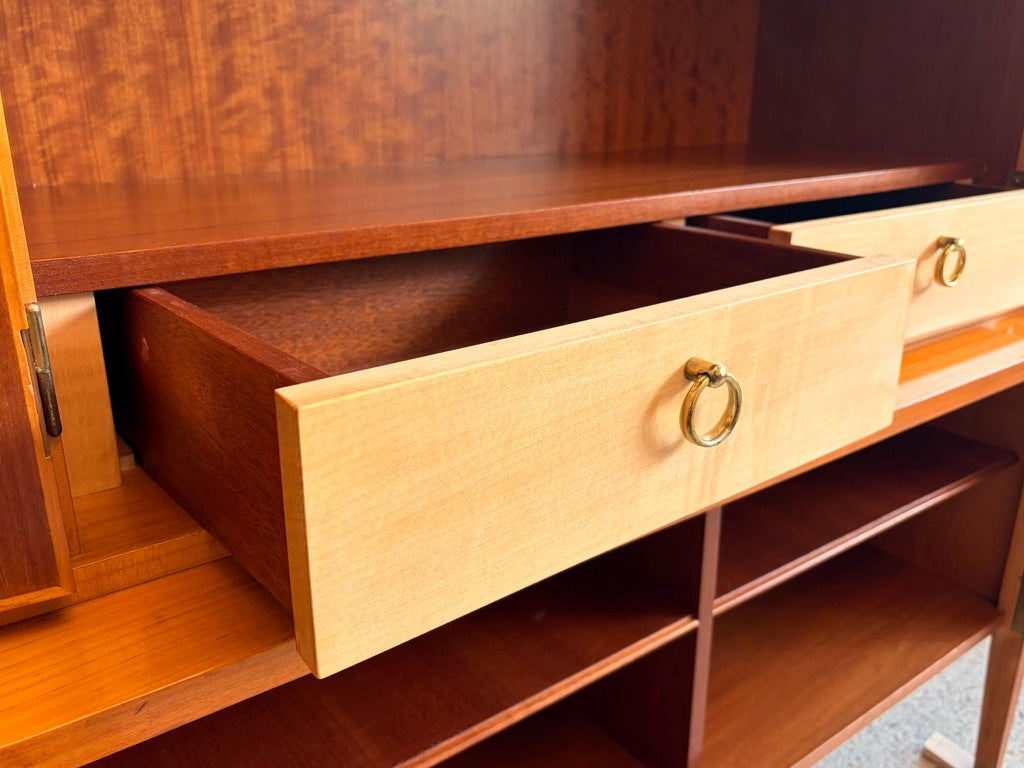 Mid Century Design Schrank aus Esche und Teakholz, mit versteckten Krawattenfächern, Deutschland 1950er