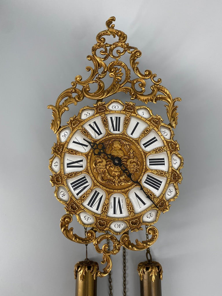 Reich verzierte Cartelwanduhr im französischen Rokoko-Stil von Azura, Schweiz, Mitte des. 20 Jhd.