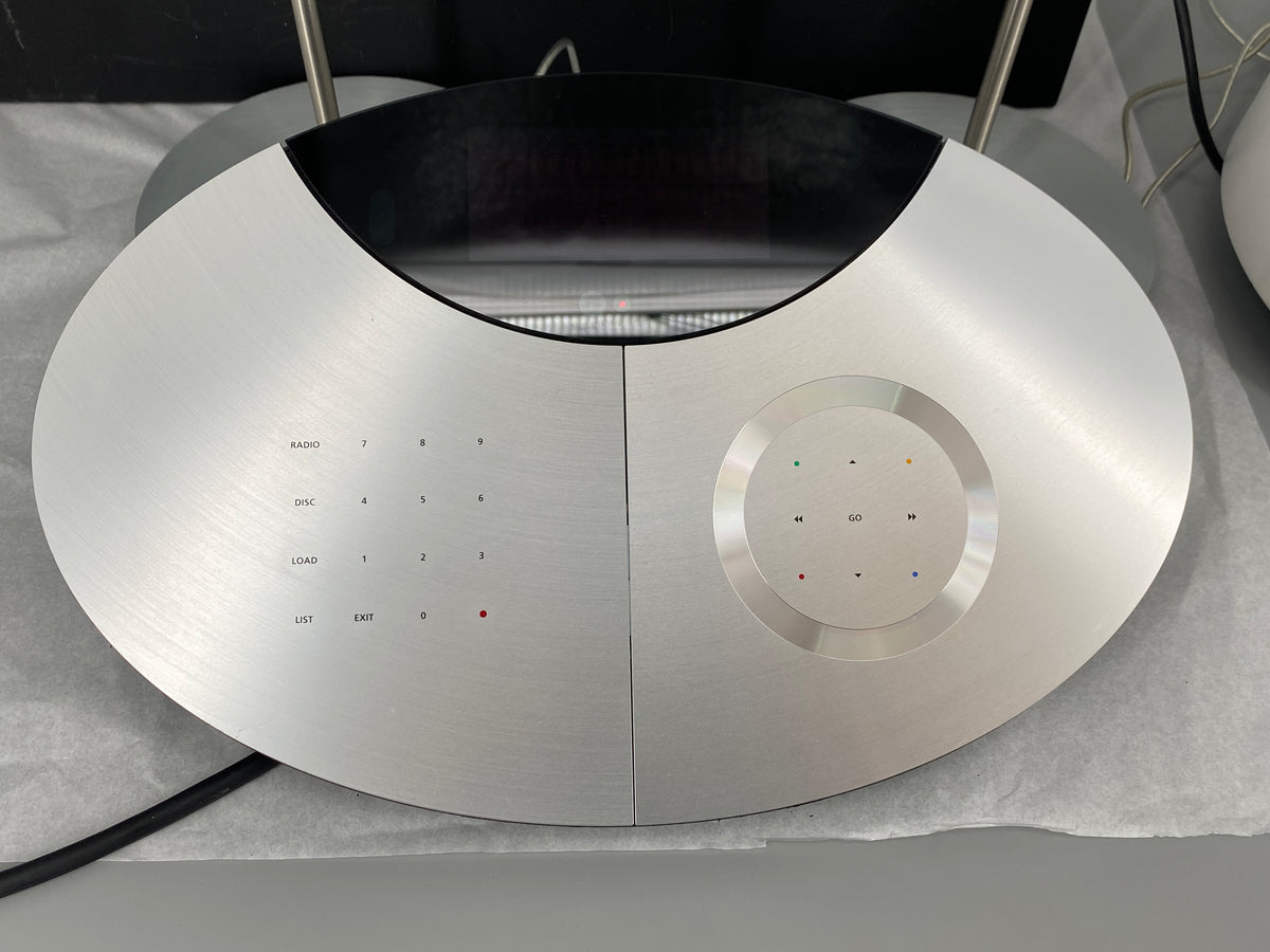 Hochwertiges Soundsystem bestehend aus BeoCenter 2 und BeoLab 14 von Bang und Olufsen, Dänemark