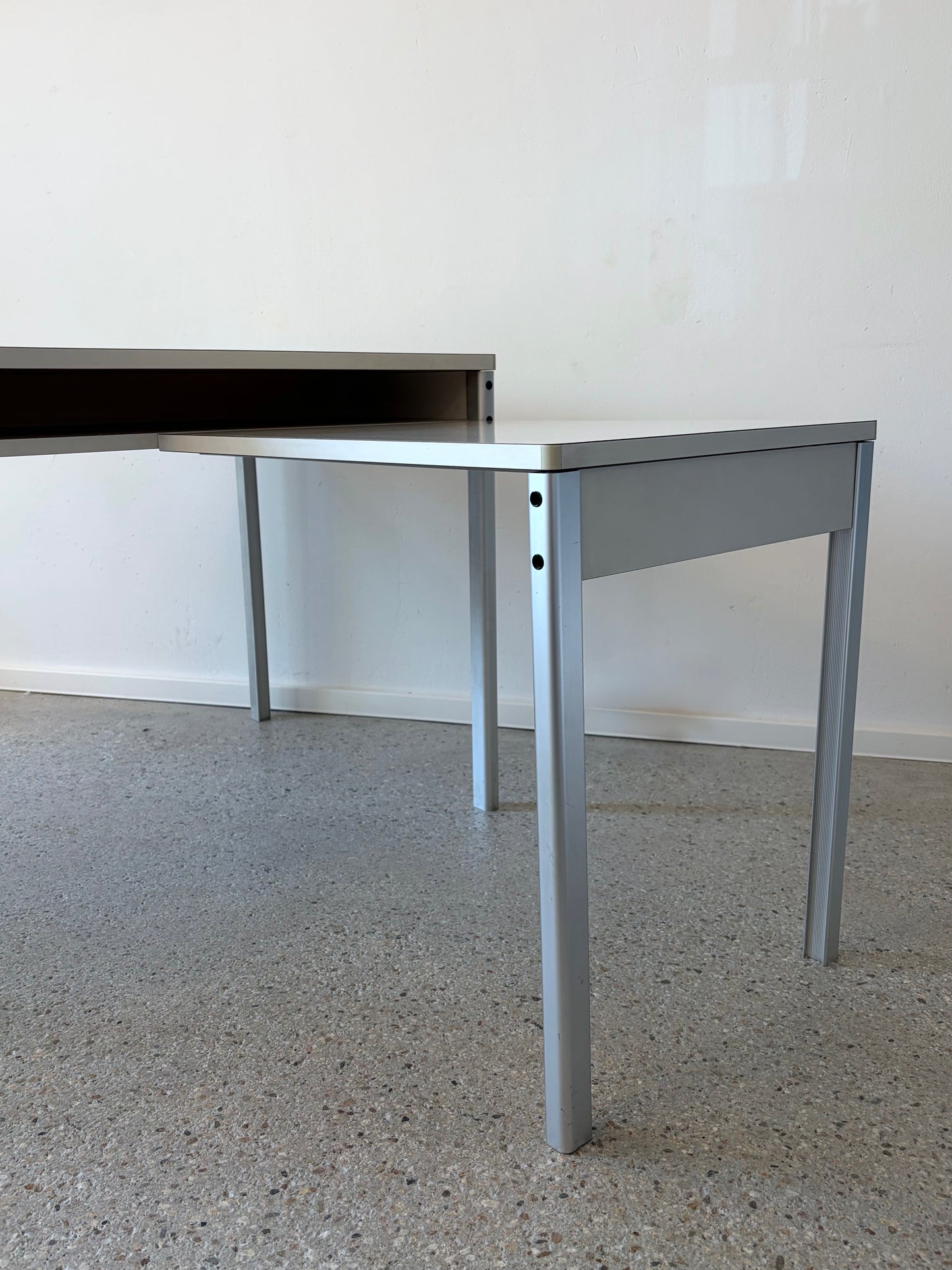Schreibtisch mit Schreibmaschinenerweiterung von Dieter Rams für das Program 570 von Vitsoe, Deutschland um 1980