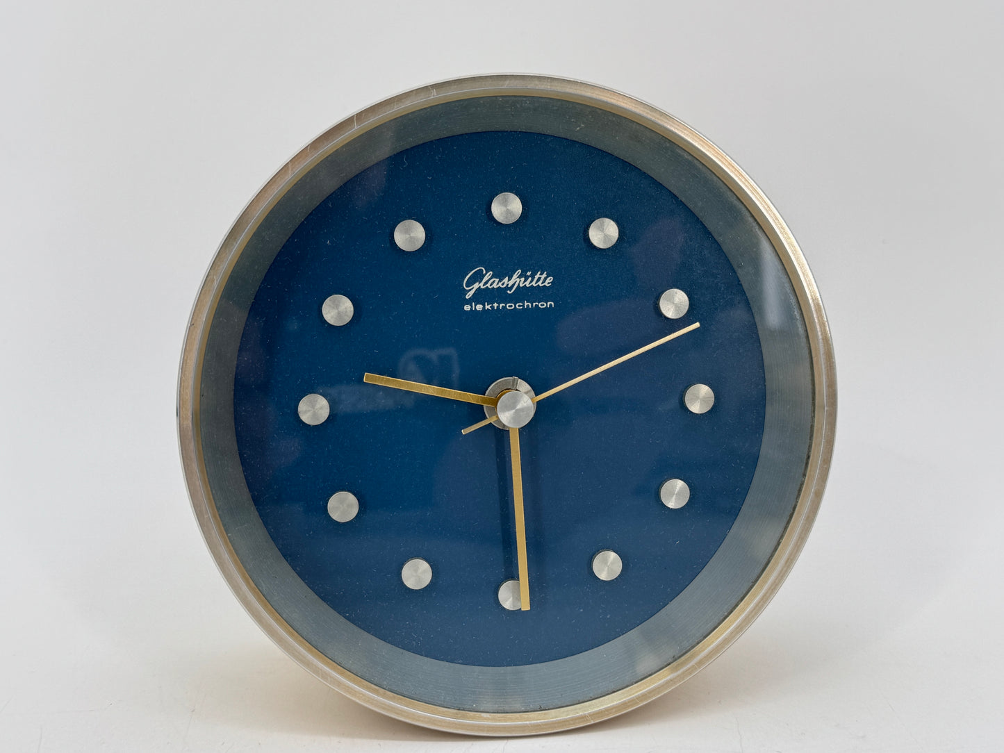 Besondere, elektrische Tischuhr aus den Glashütte Uhrenbetrieben GUB, DDR von 1975,