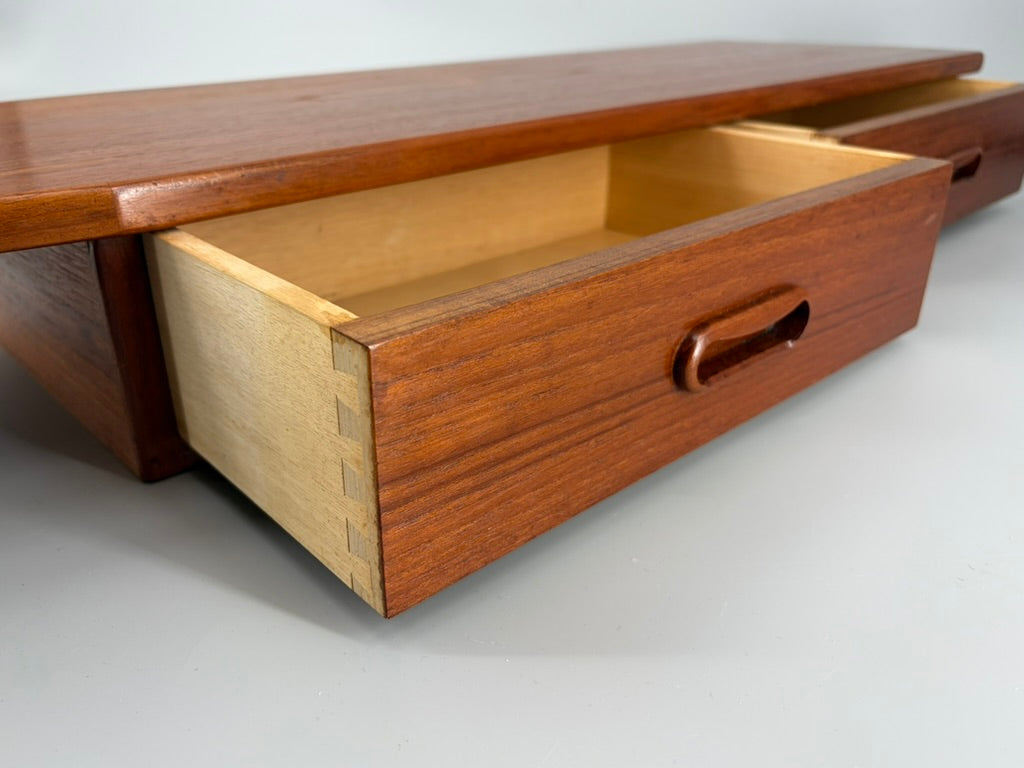 Mid Century Design Wandkonsole mit zwei Schubläden aus Teakholz, Dänemark um 1960