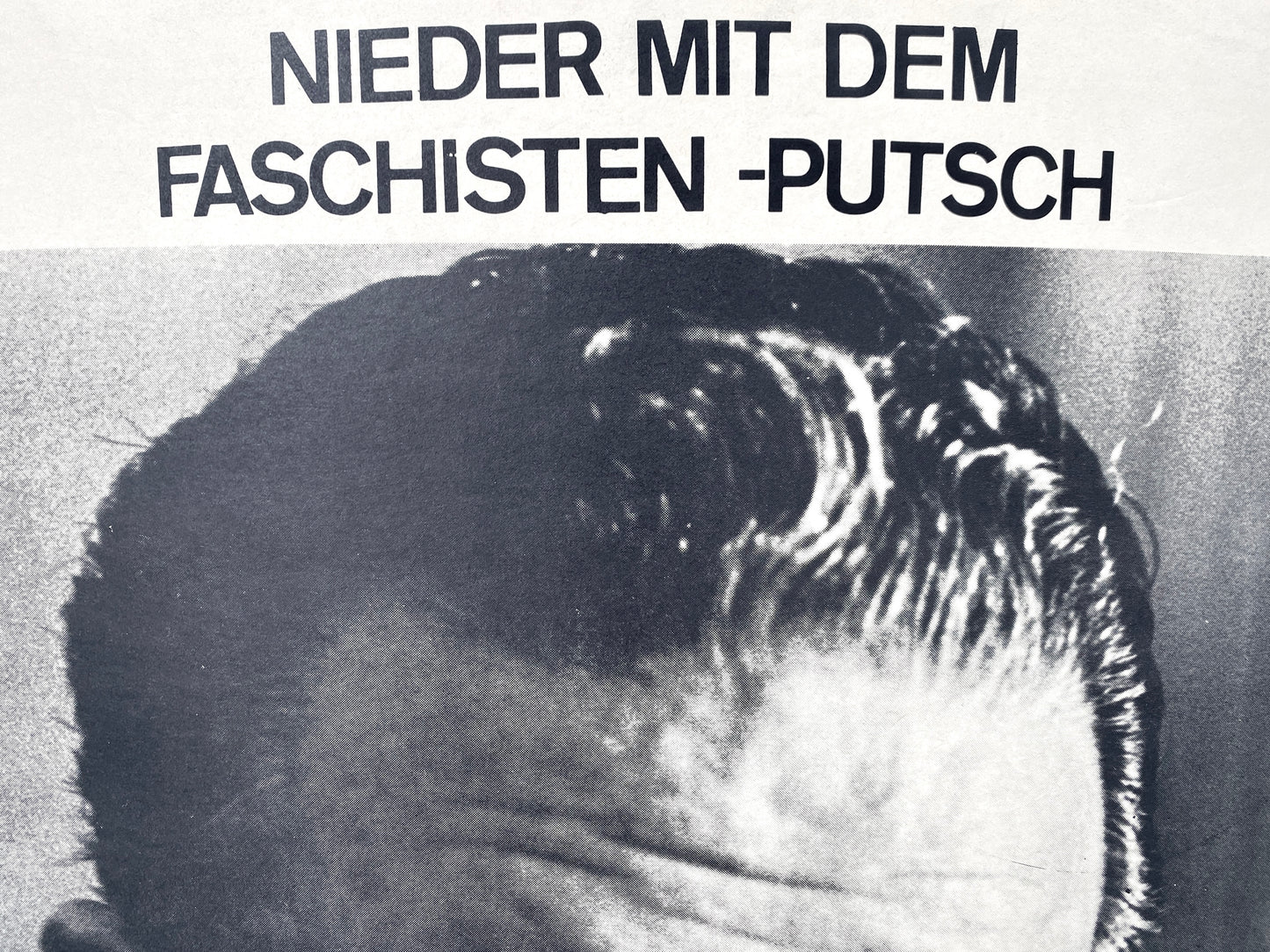 Plakat, berliner EXTRA-dienst. Nieder mit dem Faschischten-Putsch/Die Volksfront lebt.