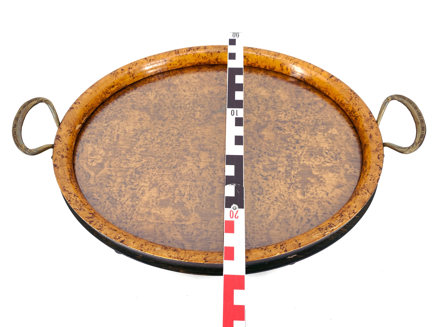 Klassisches Serviertablett aus Holz, schöne Maserung