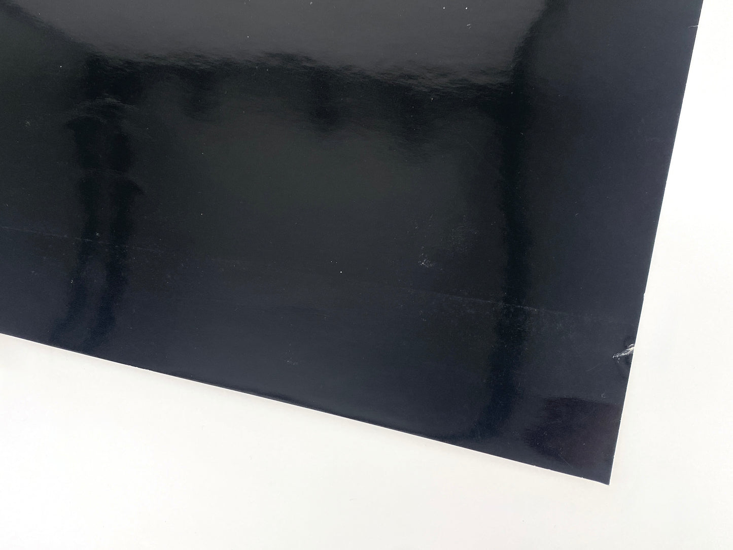 Großer, konstruktiv-konkreter Farbsiebdruck auf schwarzem, glänzendem Papier von Joachim Albrecht, um 1970