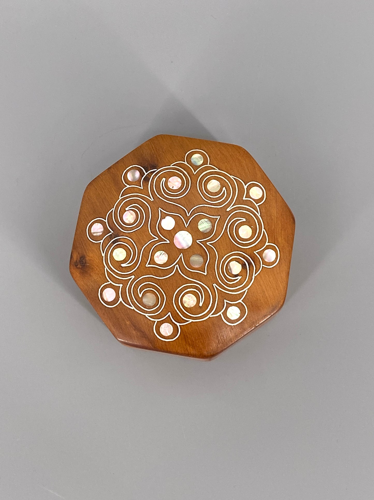 Holzschatulle mit Perlmutt, Schmuckdose