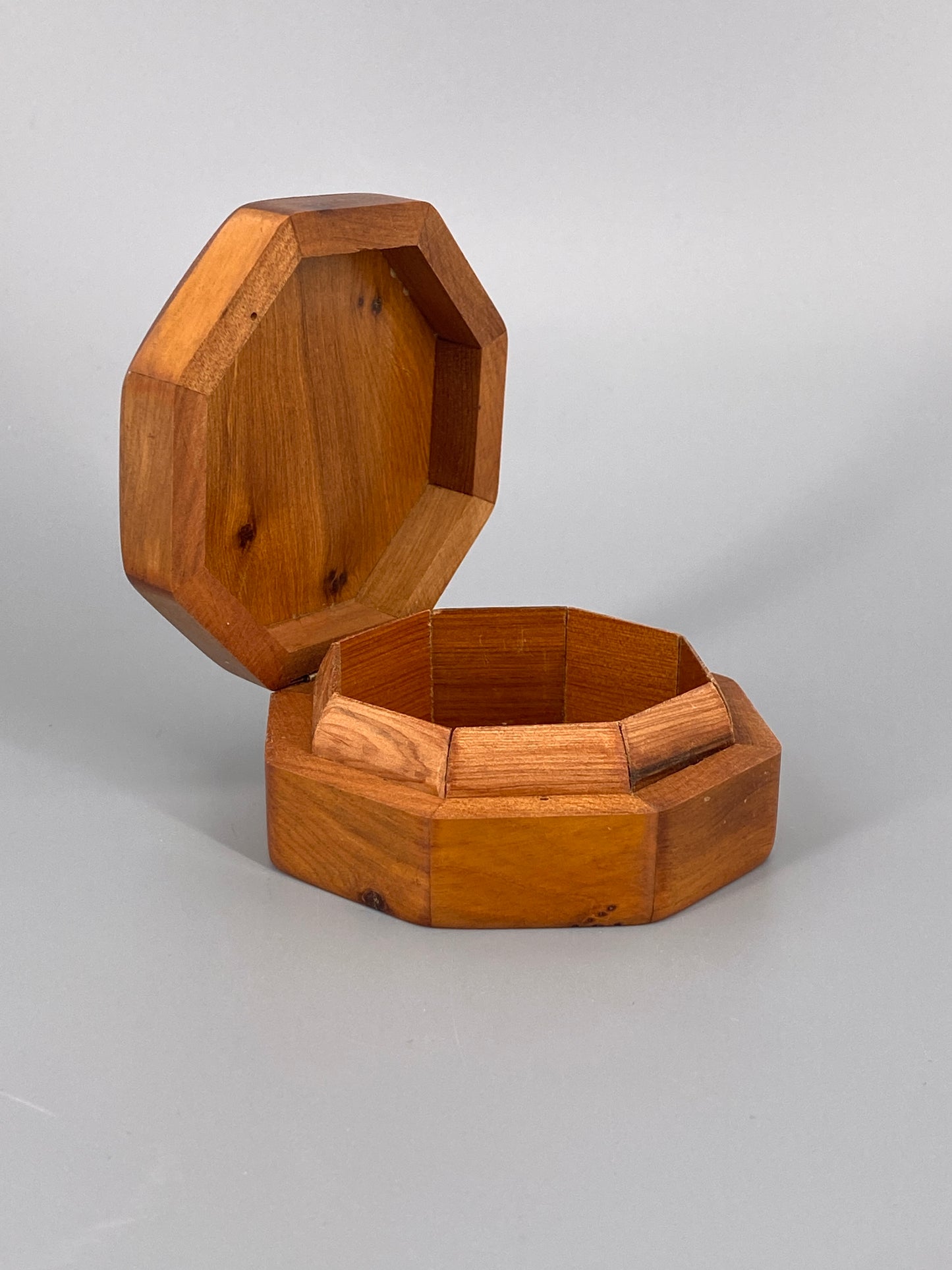 Holzschatulle mit Perlmutt, Schmuckdose