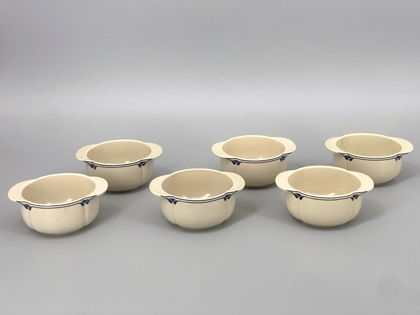 30 Teiliges Service "Form ohne Namen" Astrid von Bjørn Wiinblad für Rosenthal, 1970er