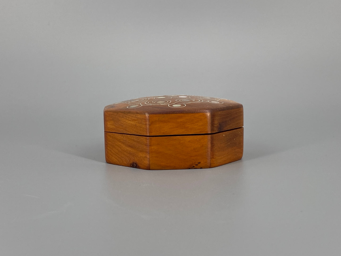 Holzschatulle mit Perlmutt, Schmuckdose