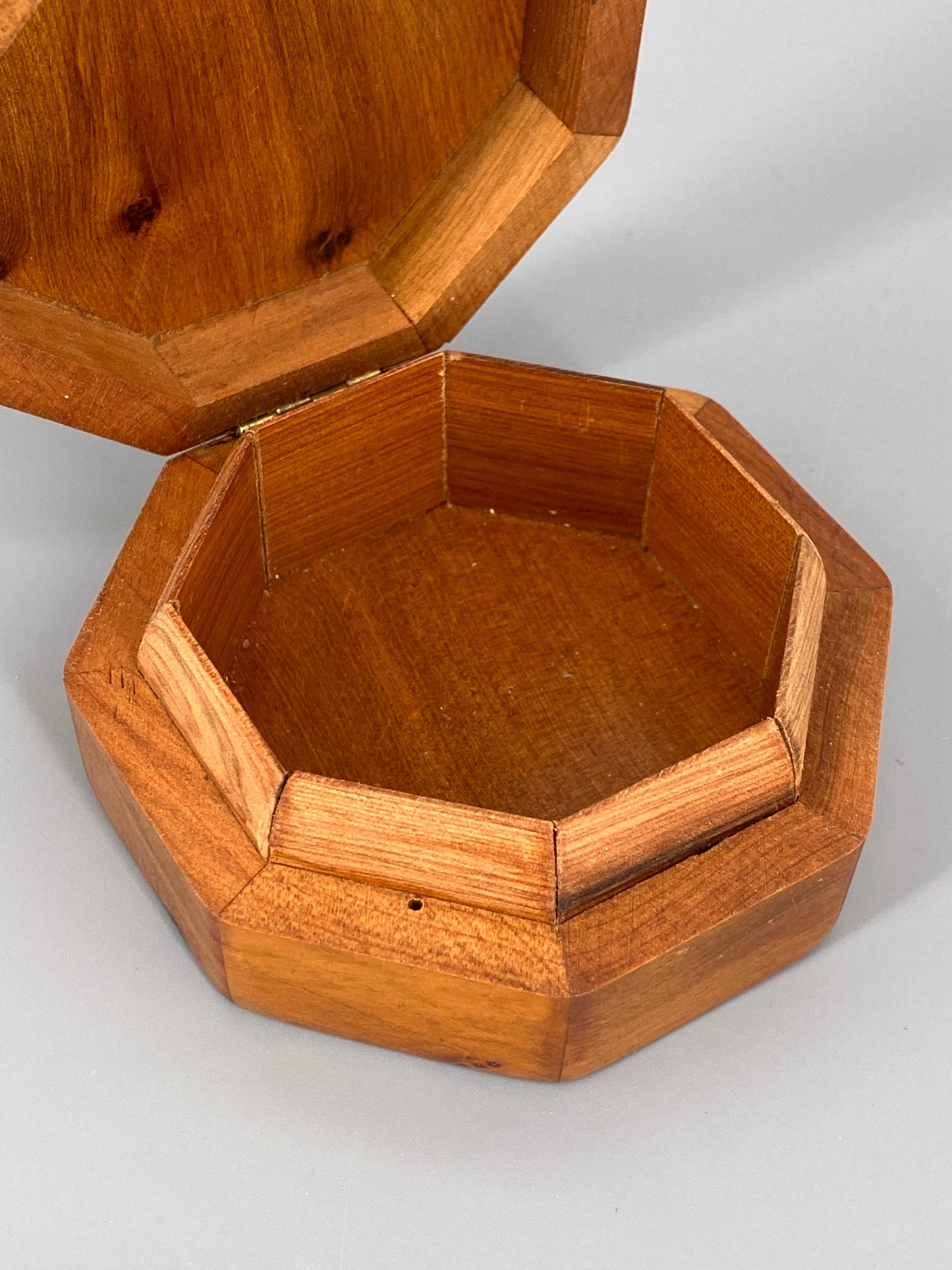 Holzschatulle mit Perlmutt, Schmuckdose