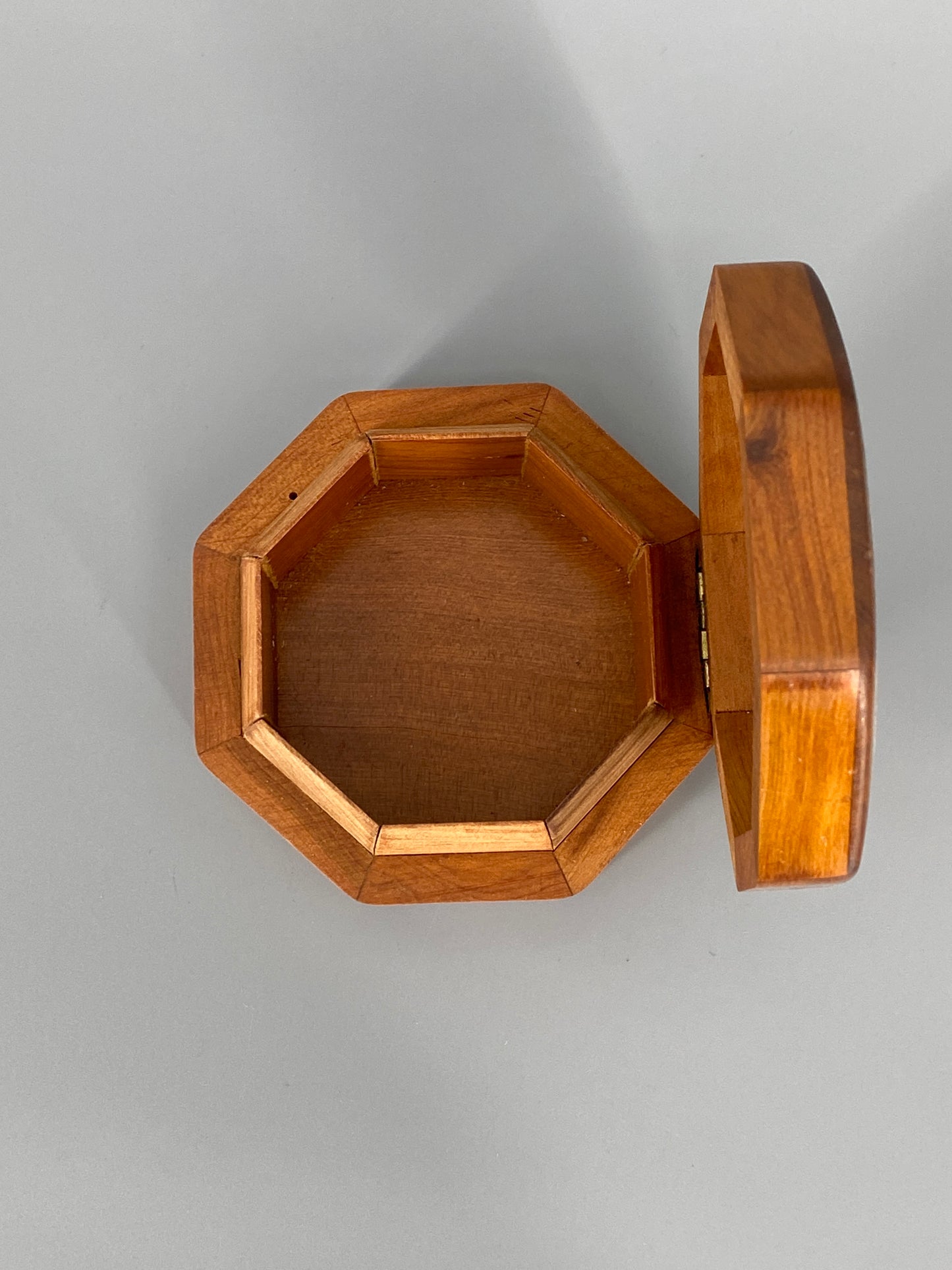 Holzschatulle mit Perlmutt, Schmuckdose