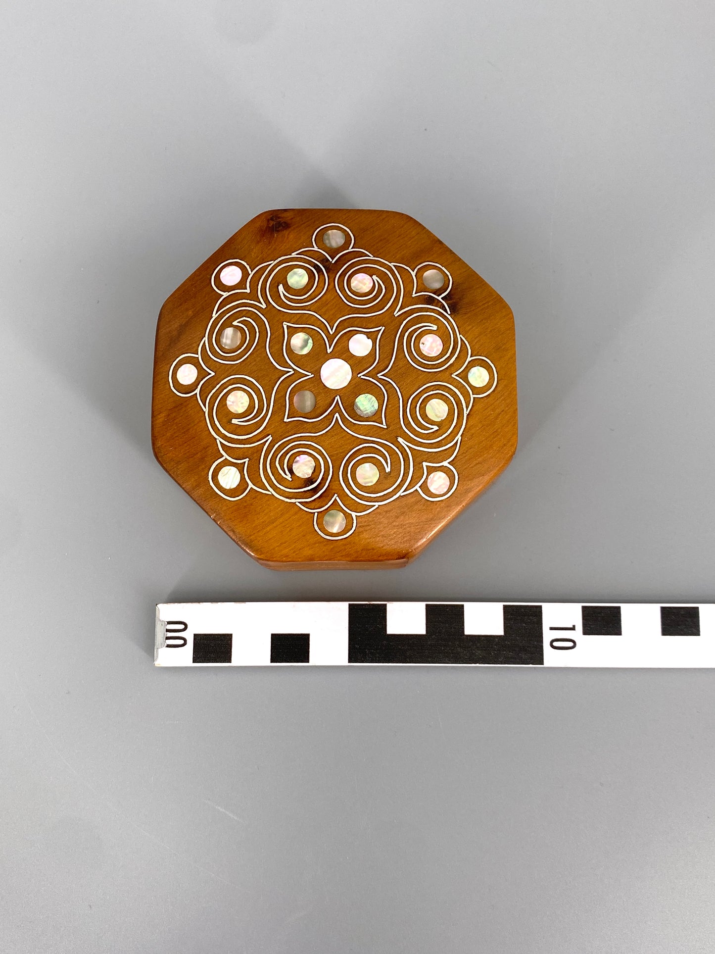 Holzschatulle mit Perlmutt, Schmuckdose