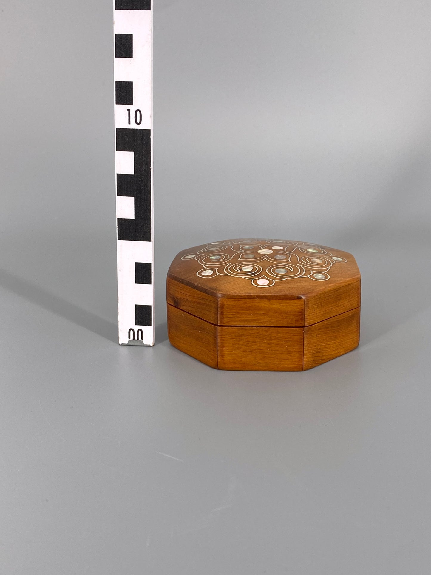 Holzschatulle mit Perlmutt, Schmuckdose