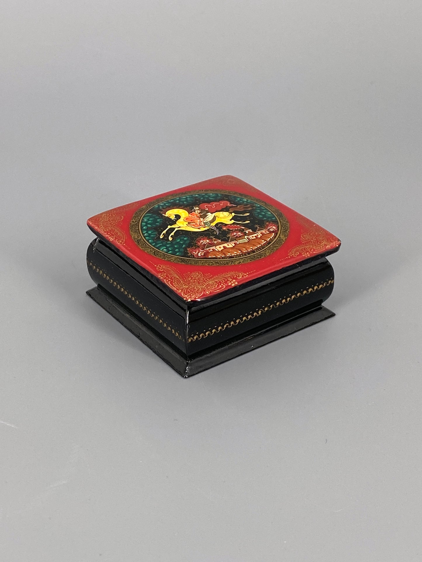 Russische, alte Lackdose mit Miniaturmalerei