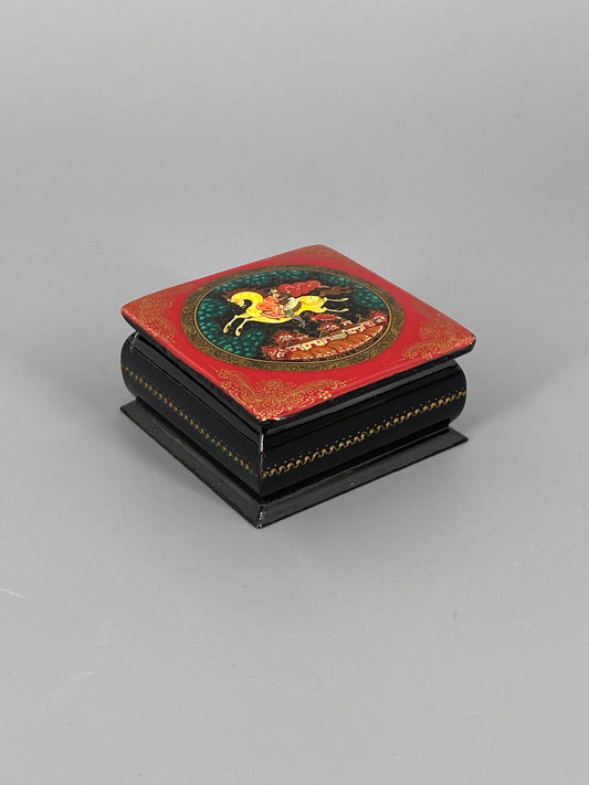 Russische, alte Lackdose mit Miniaturmalerei