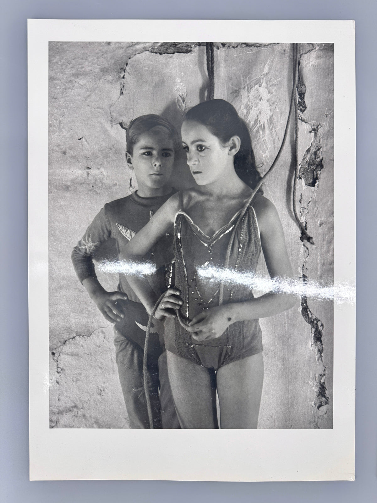 Lucien Clergue - Les Saltimbanques. 2x Fotografien