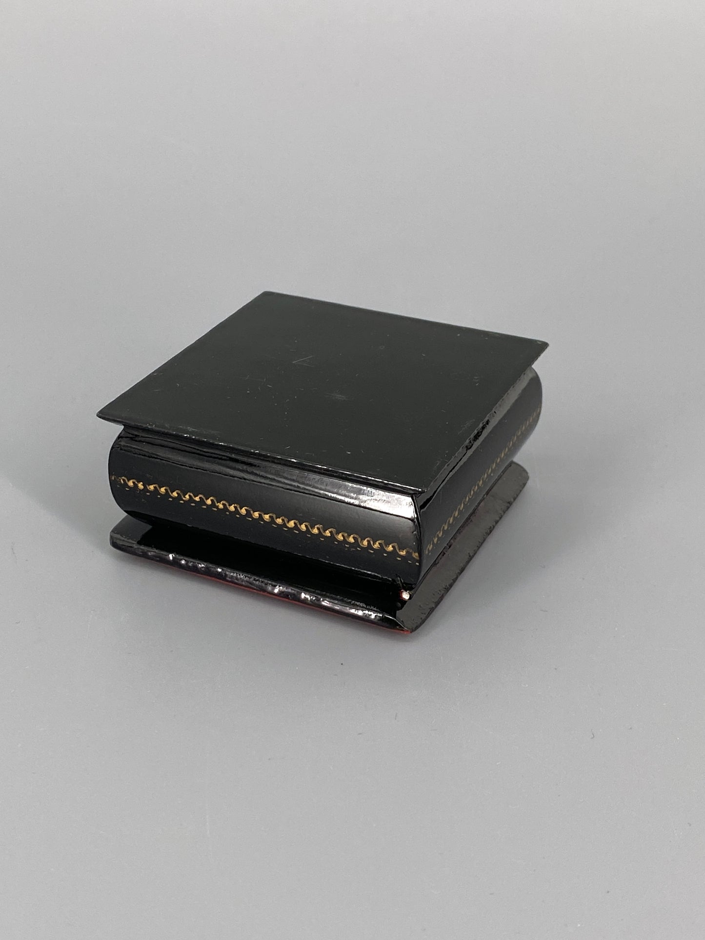 Russische, alte Lackdose mit Miniaturmalerei