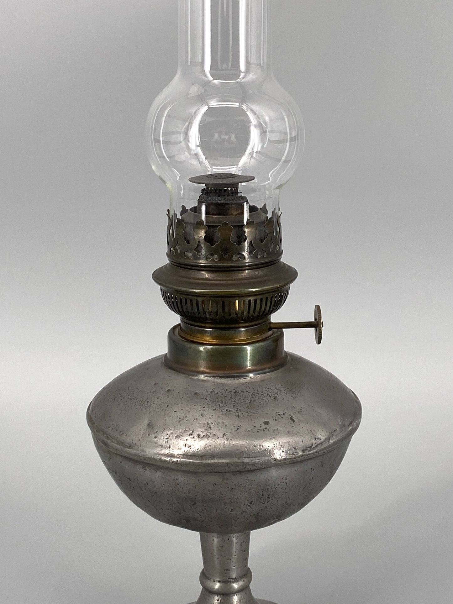antike Petroleumlampe aus Zinn, gestempelt, 19. Jhd.