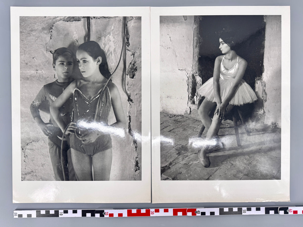 Lucien Clergue - Les Saltimbanques. 2x Fotografien