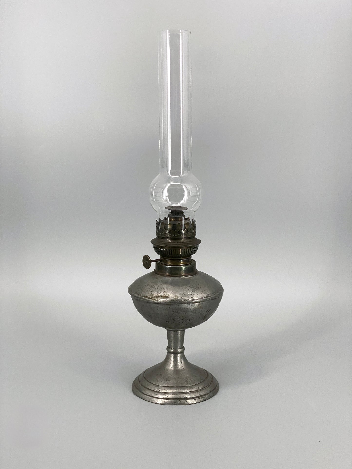 antike Petroleumlampe aus Zinn, gestempelt, 19. Jhd.
