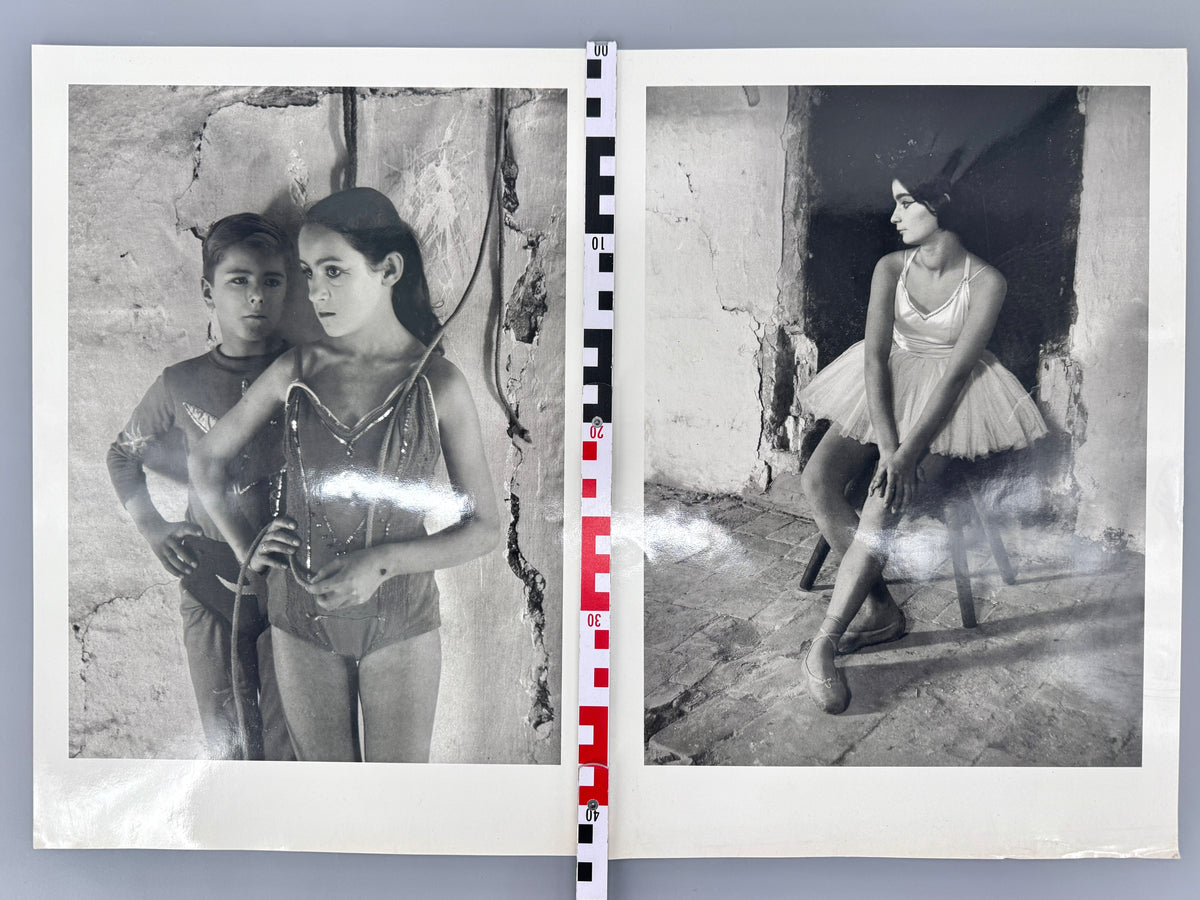 Lucien Clergue - Les Saltimbanques. 2x Fotografien