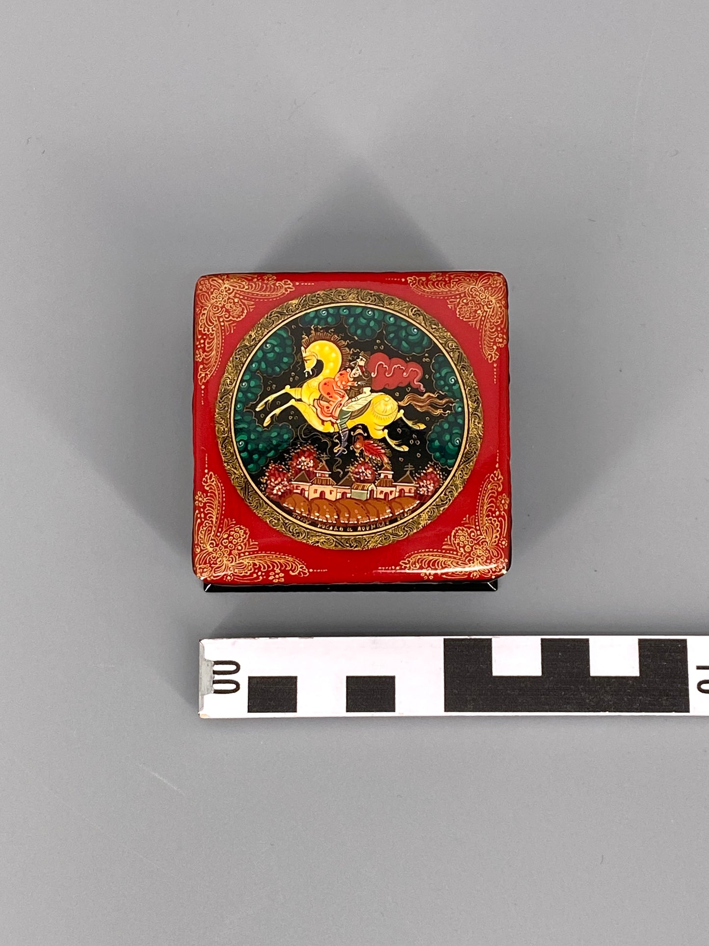 Russische, alte Lackdose mit Miniaturmalerei