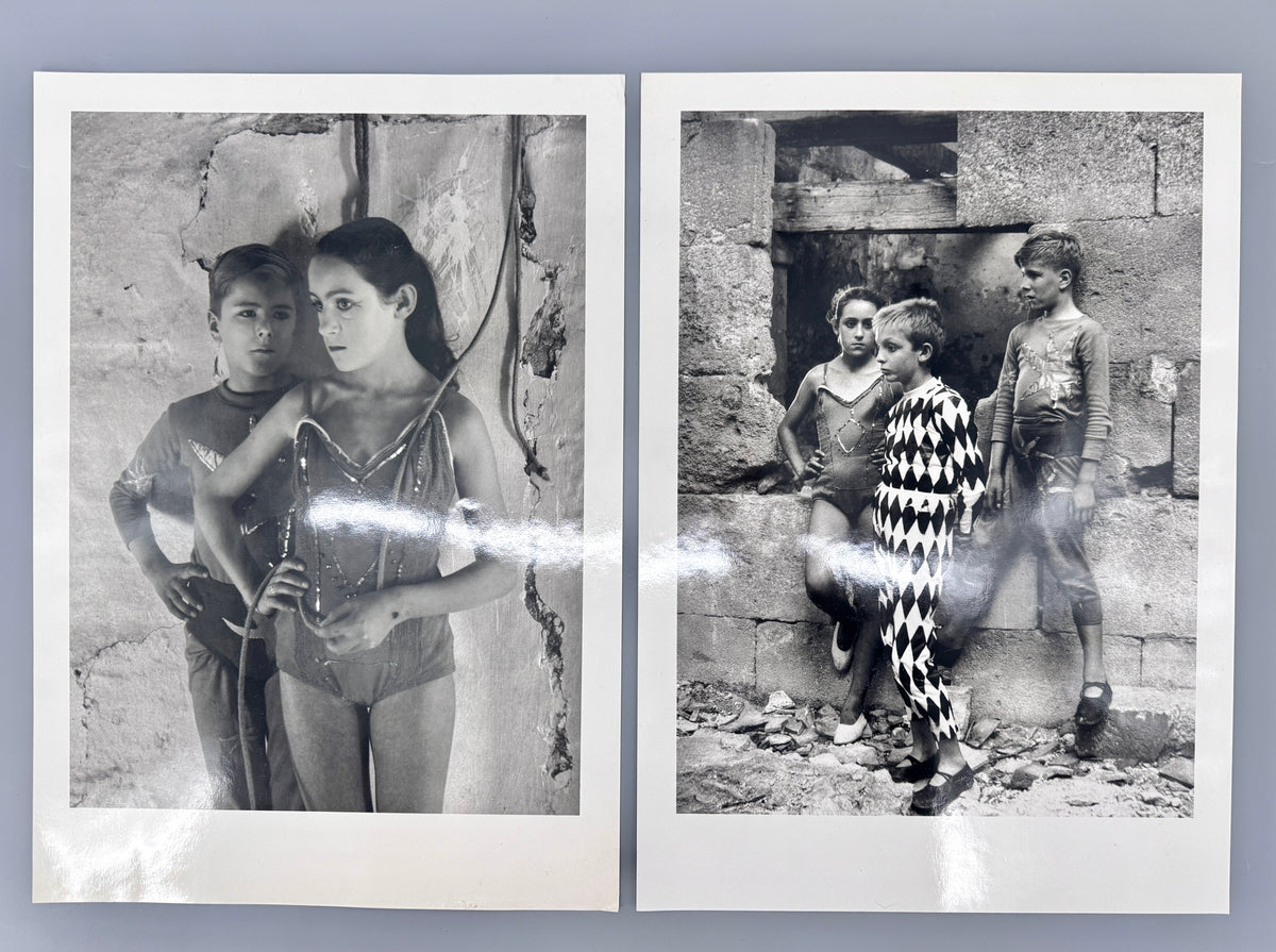 Lucien Clergue - Les Saltimbanques. 2x Fotografien
