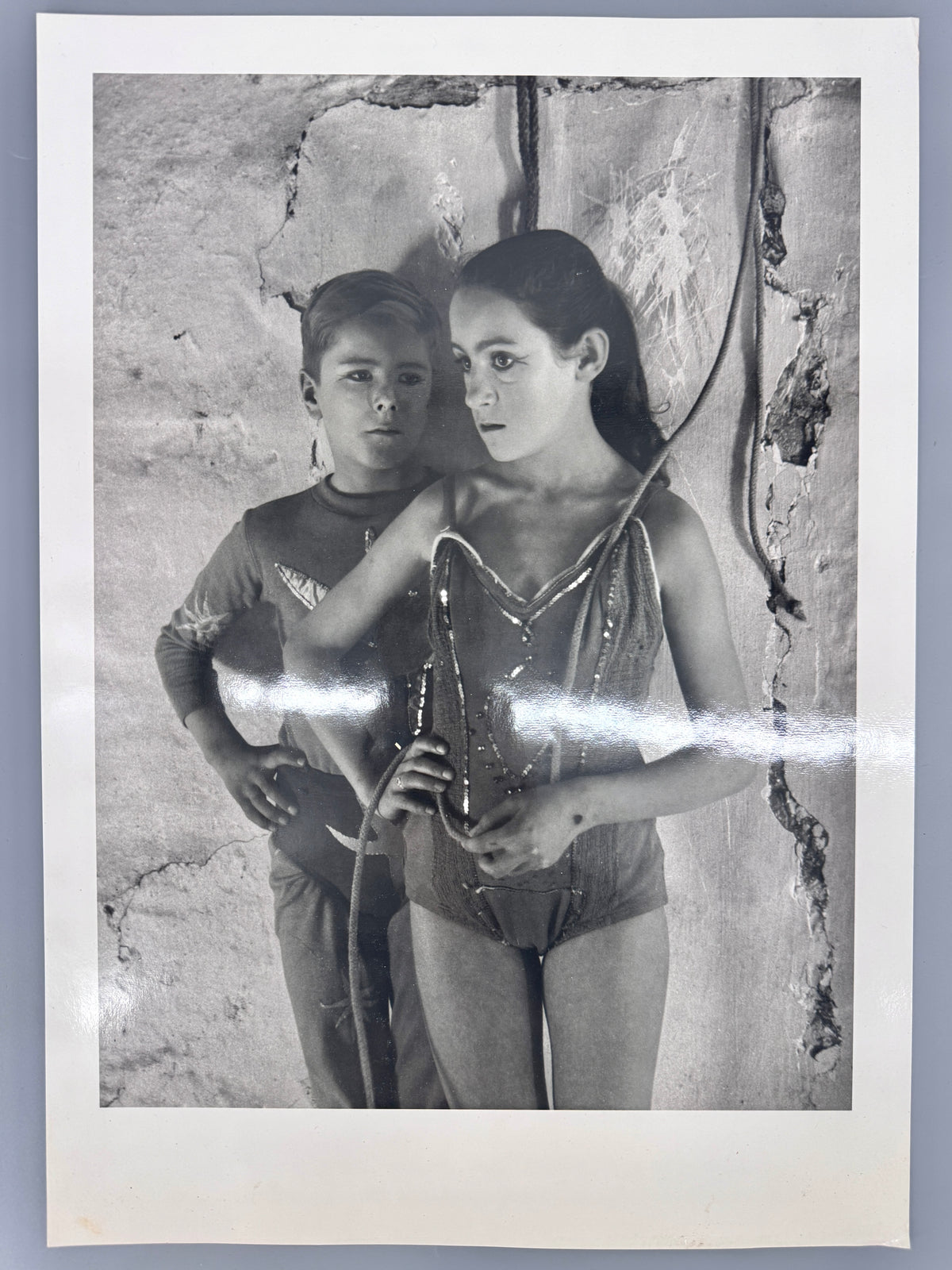 Lucien Clergue - Les Saltimbanques. 2x Fotografien