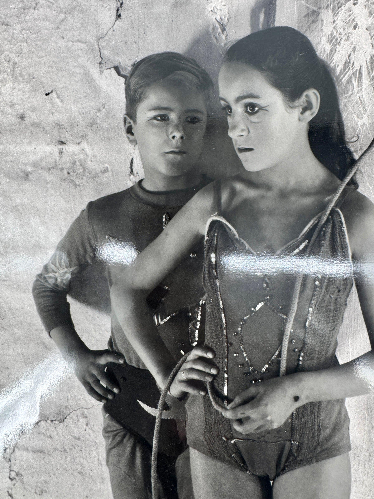 Lucien Clergue - Les Saltimbanques. 2x Fotografien