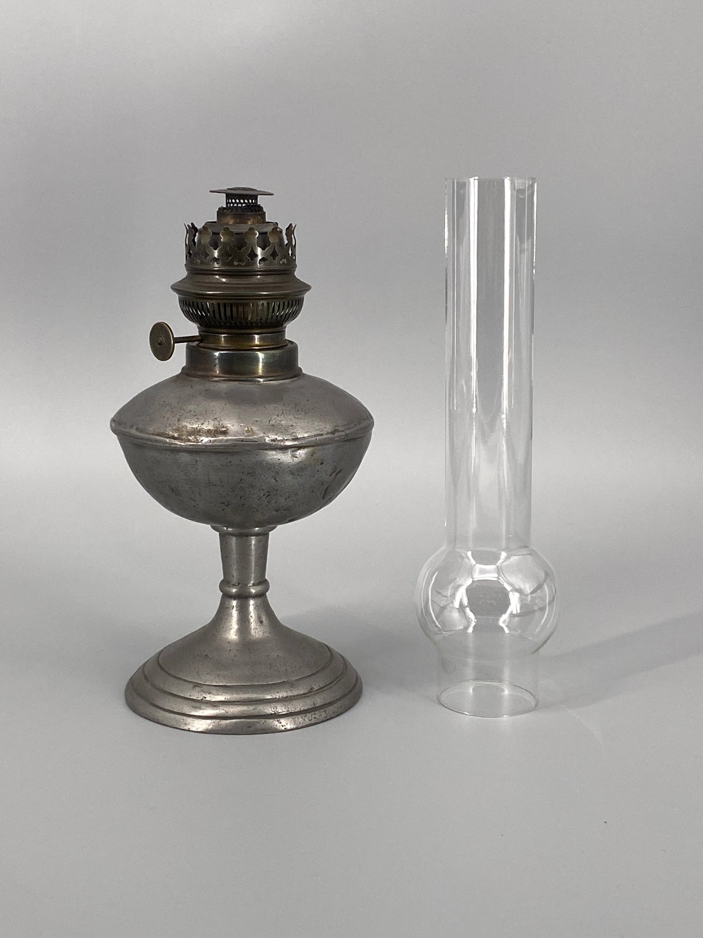 antike Petroleumlampe aus Zinn, gestempelt, 19. Jhd.
