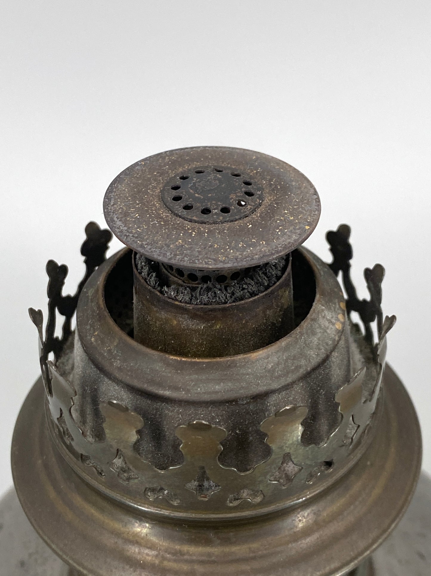 antike Petroleumlampe aus Zinn, gestempelt, 19. Jhd.