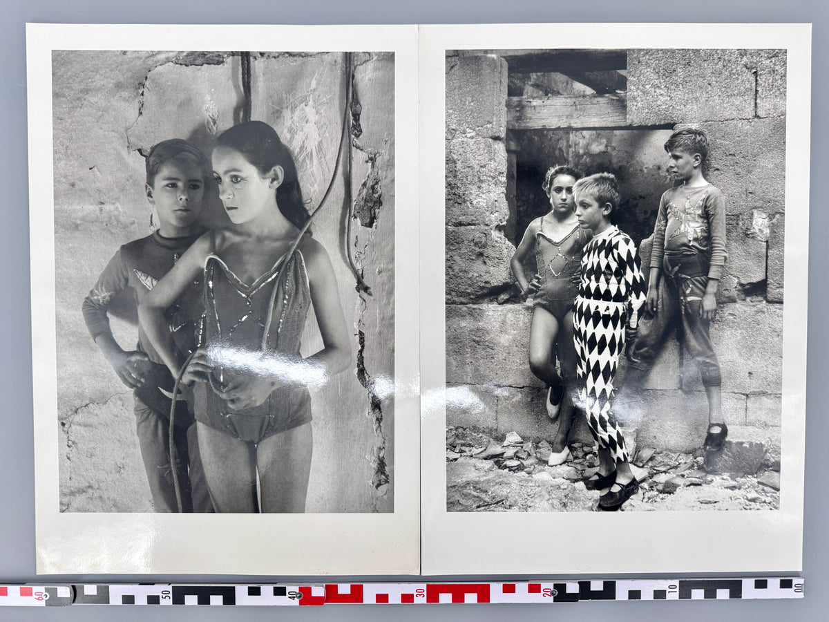 Lucien Clergue - Les Saltimbanques. 2x Fotografien