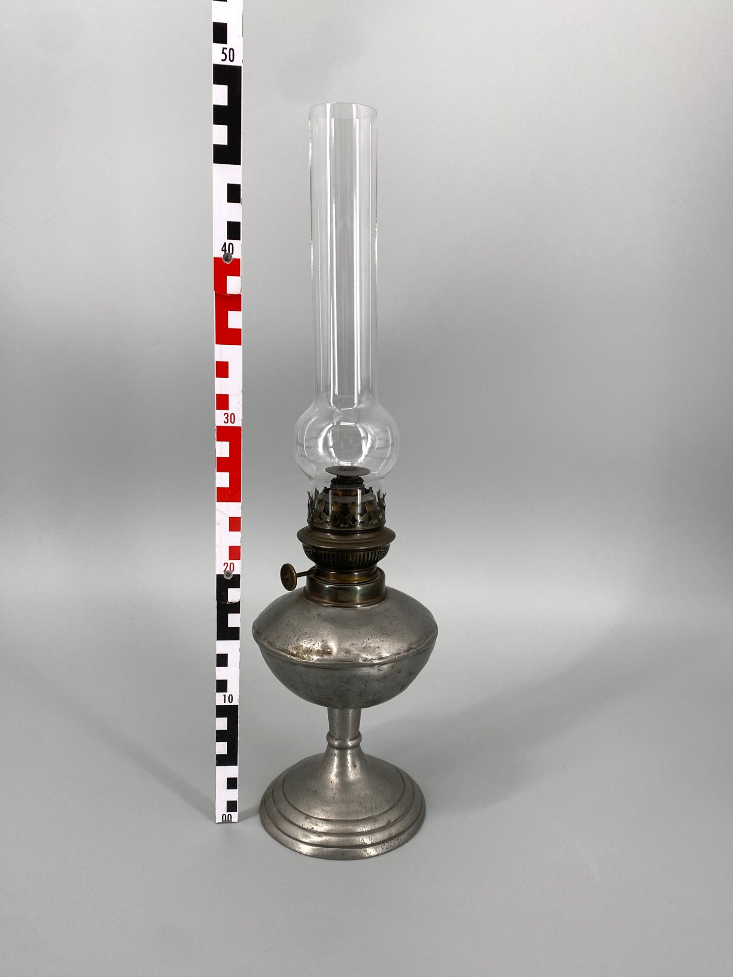 antike Petroleumlampe aus Zinn, gestempelt, 19. Jhd.