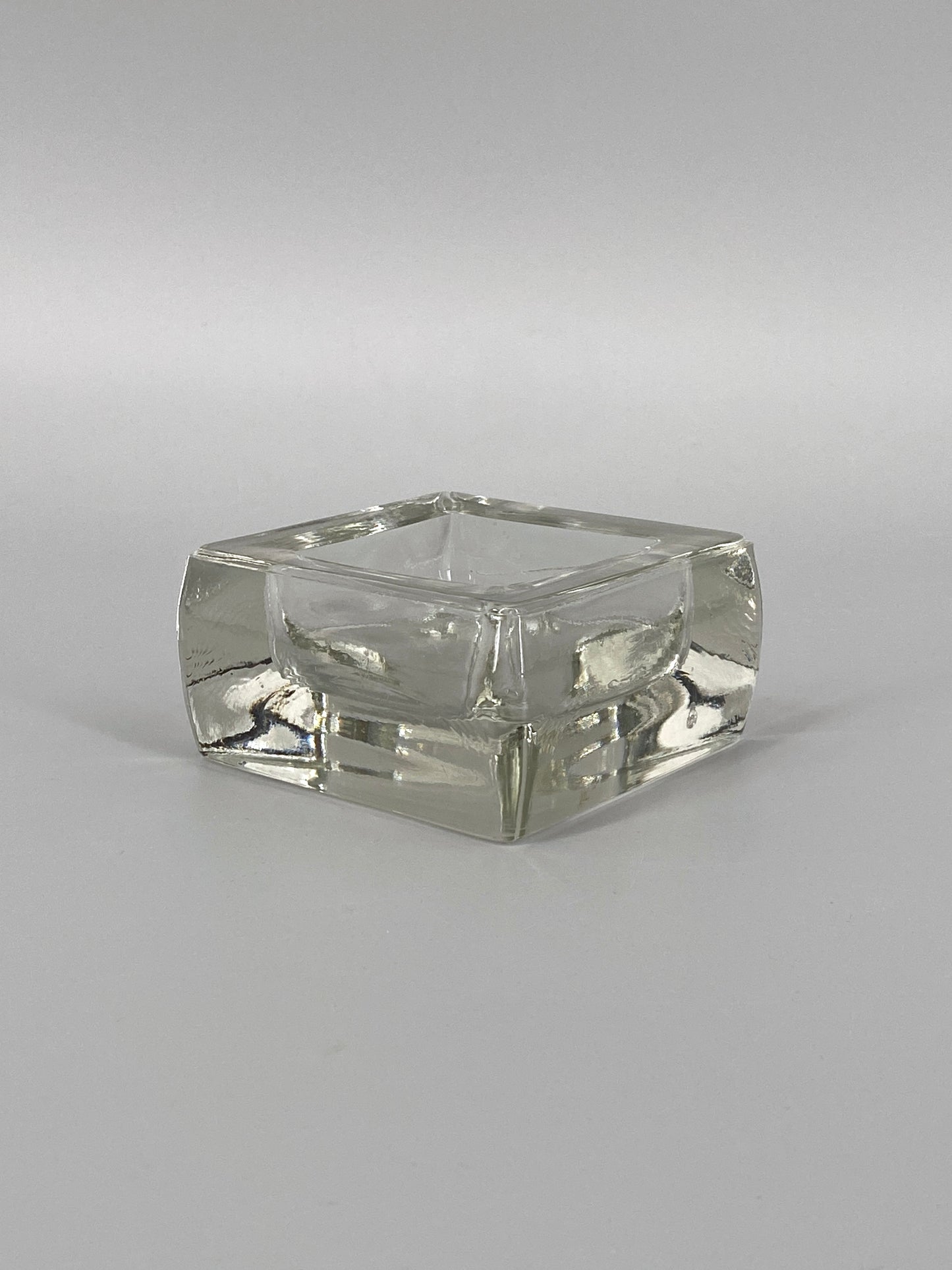 Mid Century quadratische Schale / Aschenbecher aus massivem Glas