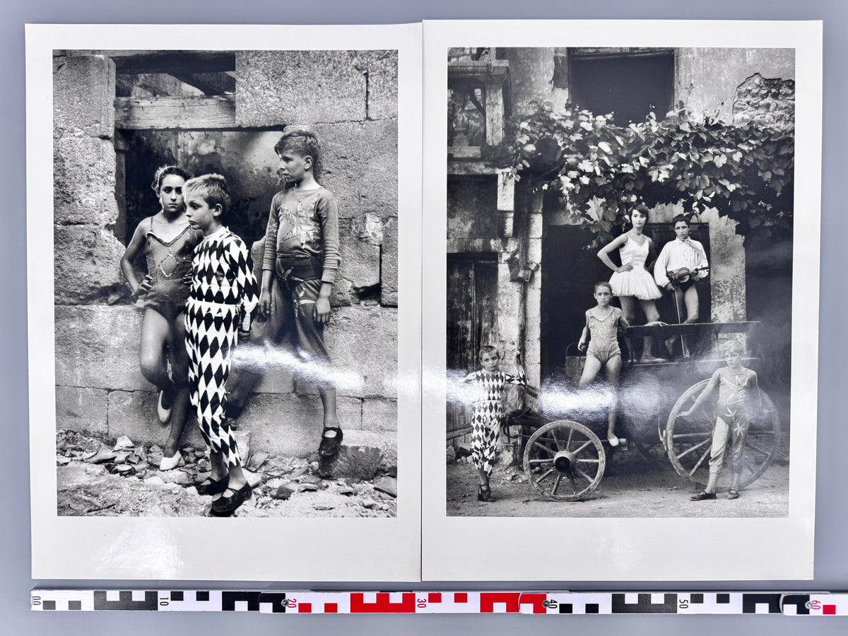 Lucien Clergue - Les Saltimbanques. 2x Fotografien