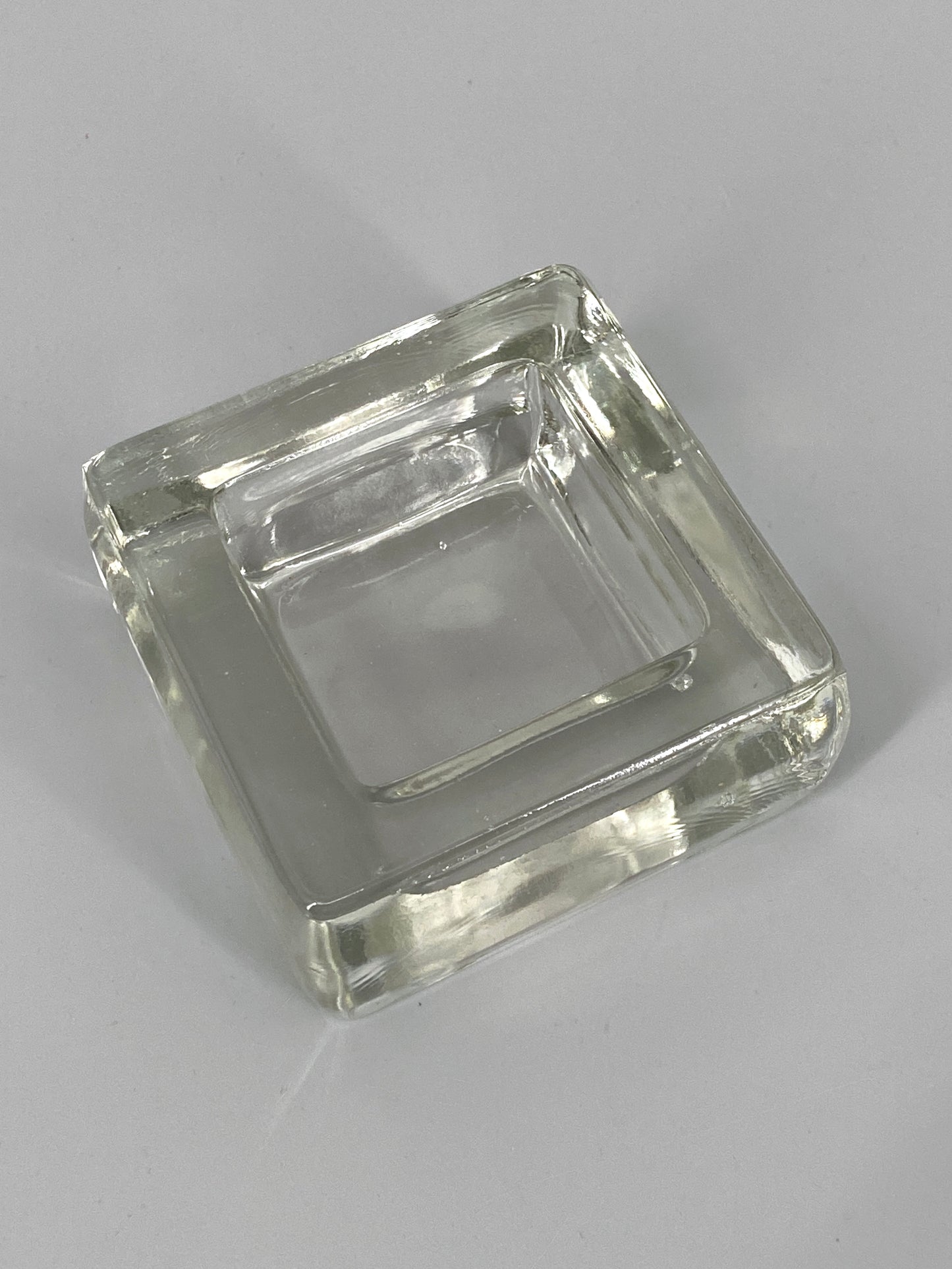 Mid Century quadratische Schale / Aschenbecher aus massivem Glas
