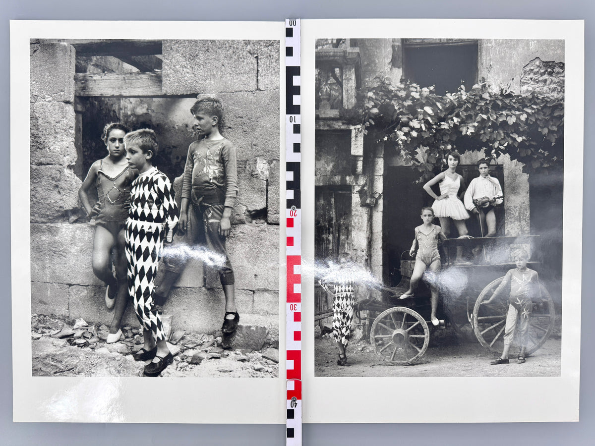 Lucien Clergue - Les Saltimbanques. 2x Fotografien