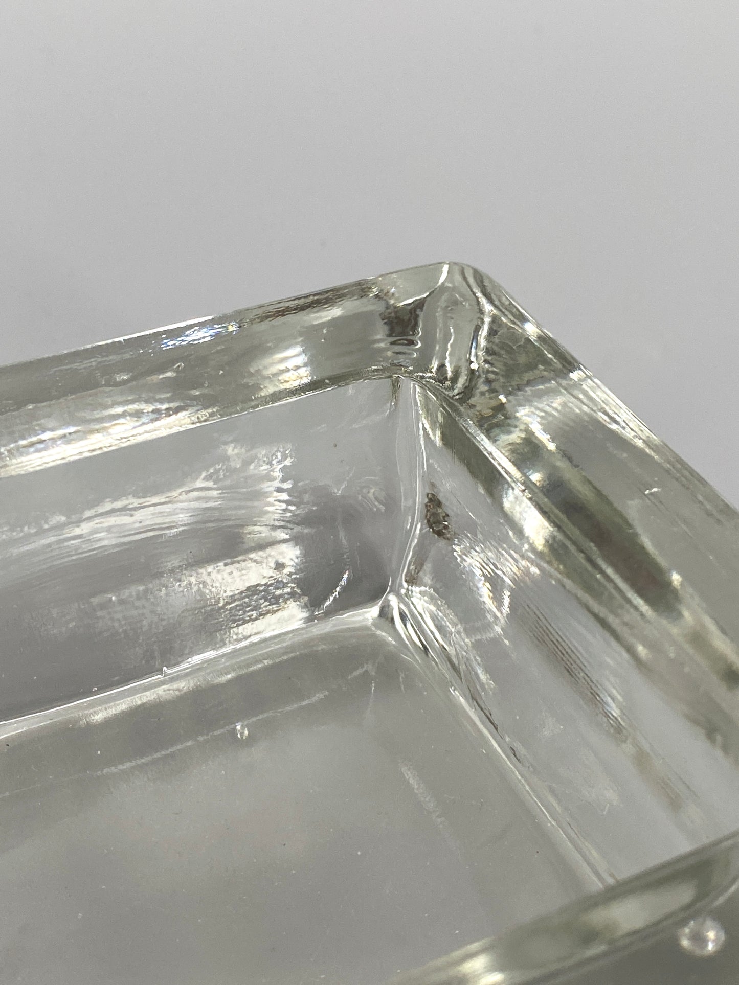 Mid Century quadratische Schale / Aschenbecher aus massivem Glas