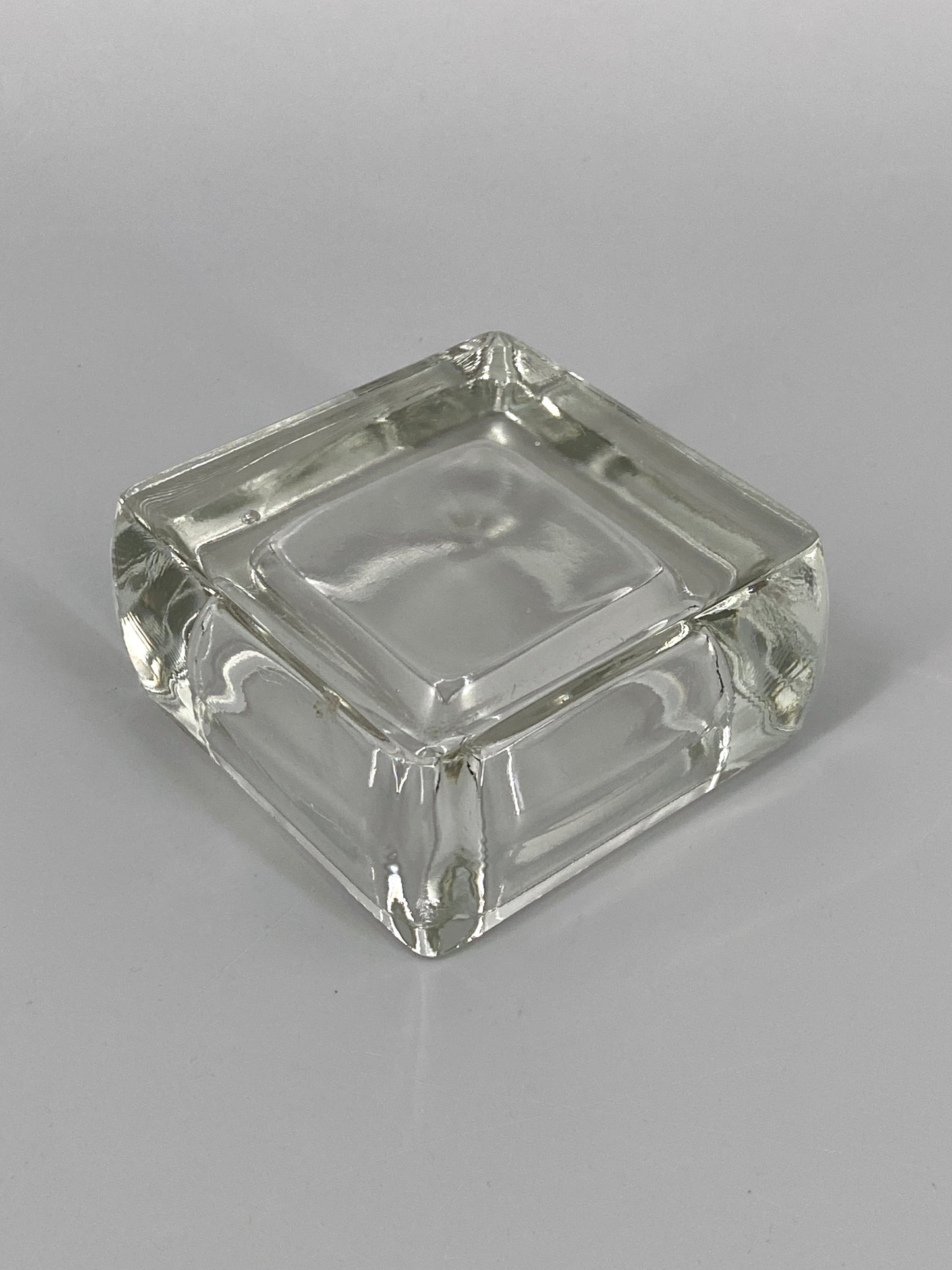 Mid Century quadratische Schale / Aschenbecher aus massivem Glas