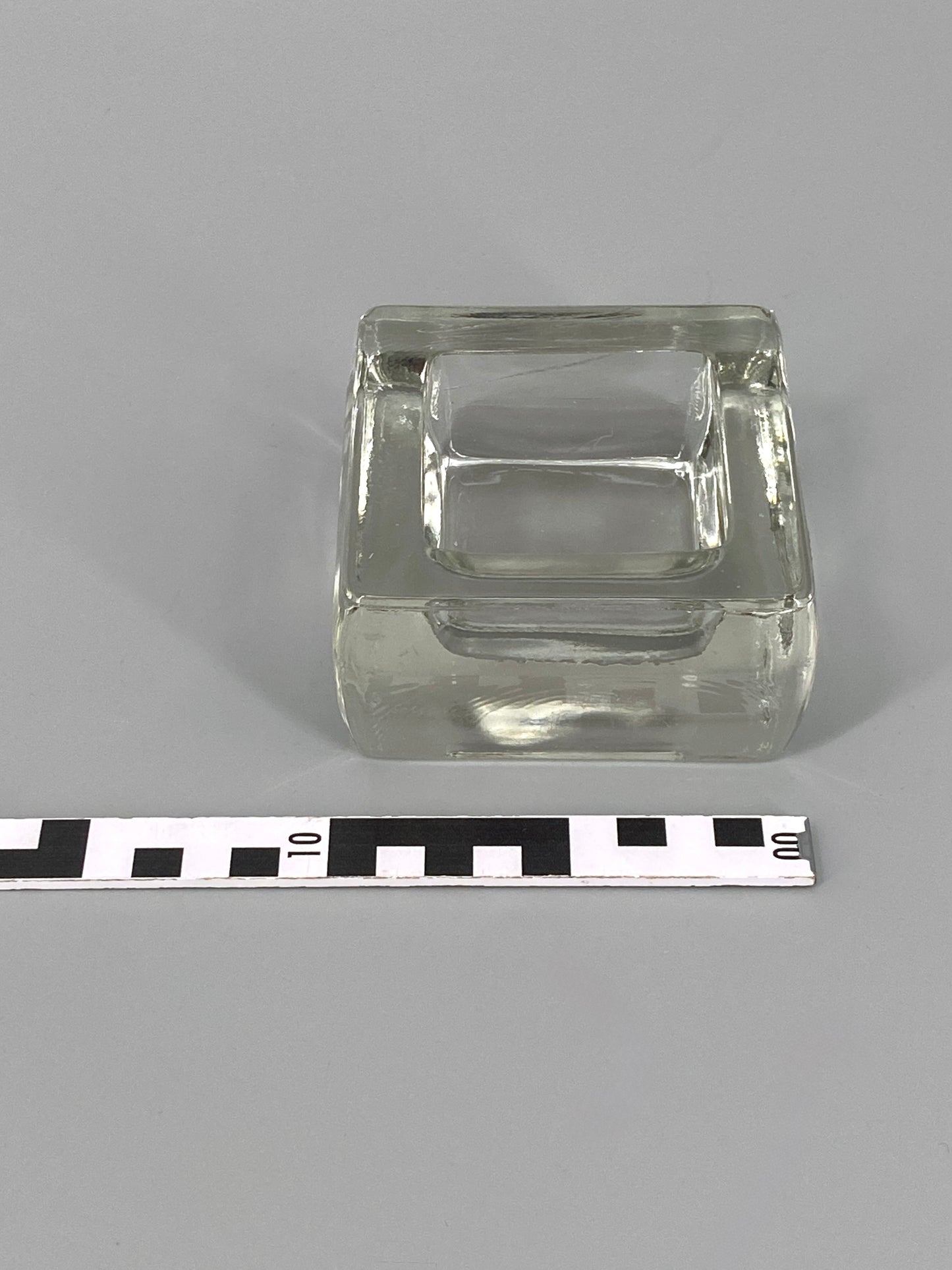 Mid Century quadratische Schale / Aschenbecher aus massivem Glas