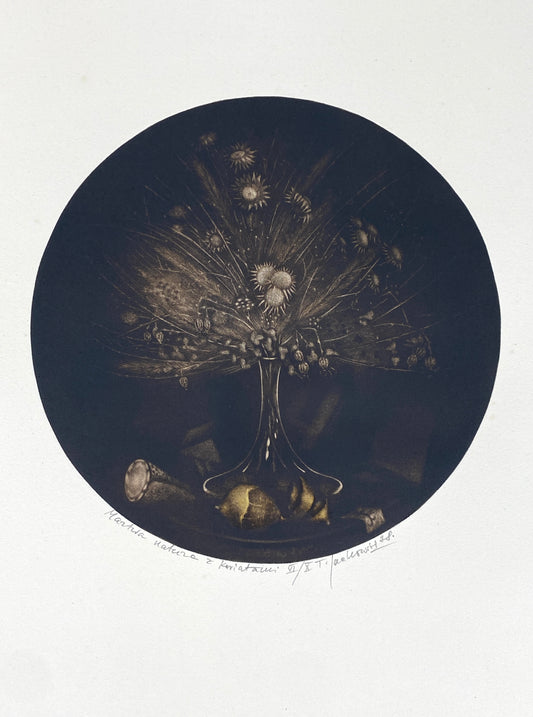 Mezzotinto-Radierung „Martwa natura z kwiatami“ (Stillleben mit Blumen) vom polnischen Künstler Tadeusz Jackowski, 1978