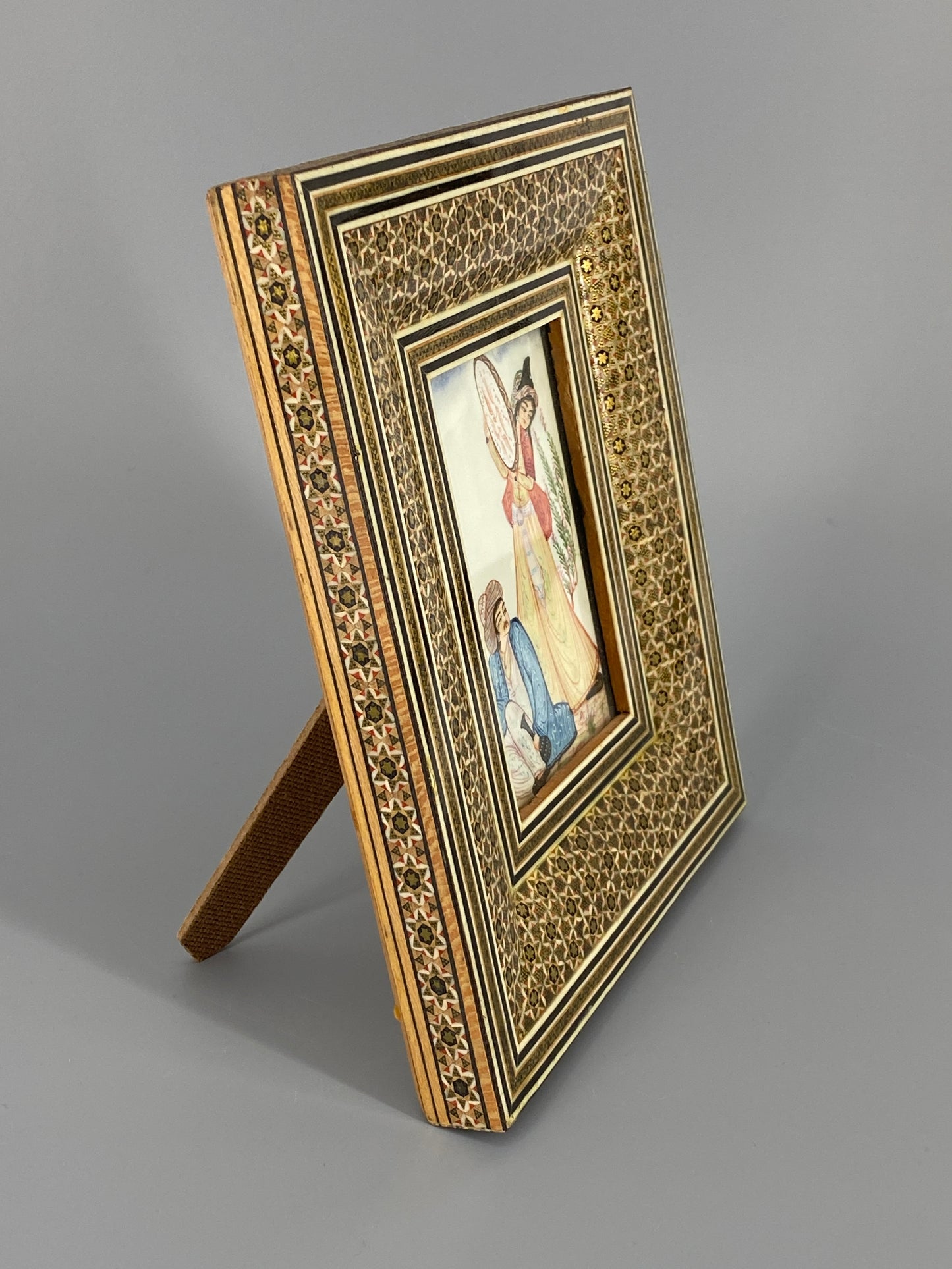 Miniaturgemälde "Trommlerin" aus Persien in Khatami-Intasien-Rahmen